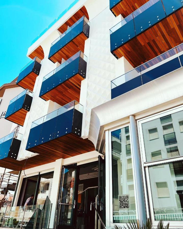 Hotel Montecarlo - Vista Mare Con Piscina & Area Fitness Ричоне Екстериор снимка