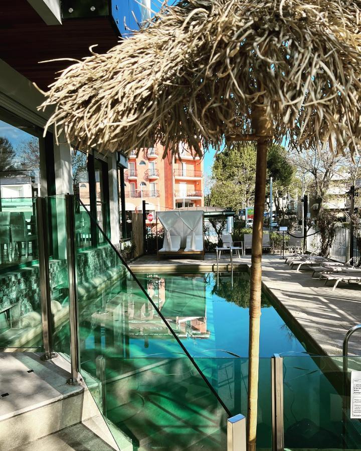 Hotel Montecarlo - Vista Mare Con Piscina & Area Fitness Ричоне Екстериор снимка