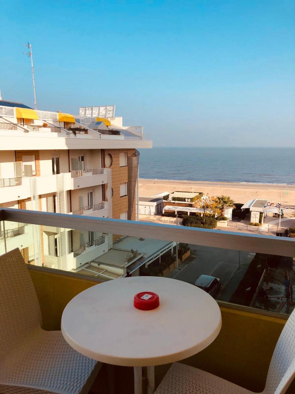 Hotel Montecarlo - Vista Mare Con Piscina & Area Fitness Ричоне Екстериор снимка