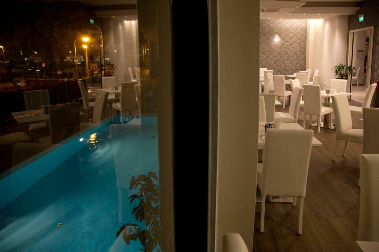 Hotel Montecarlo - Vista Mare Con Piscina & Area Fitness Ричоне Екстериор снимка
