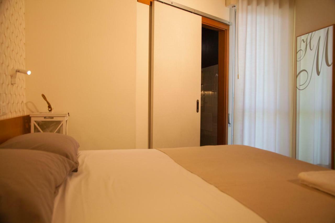 Hotel Montecarlo - Vista Mare Con Piscina & Area Fitness Ричоне Екстериор снимка
