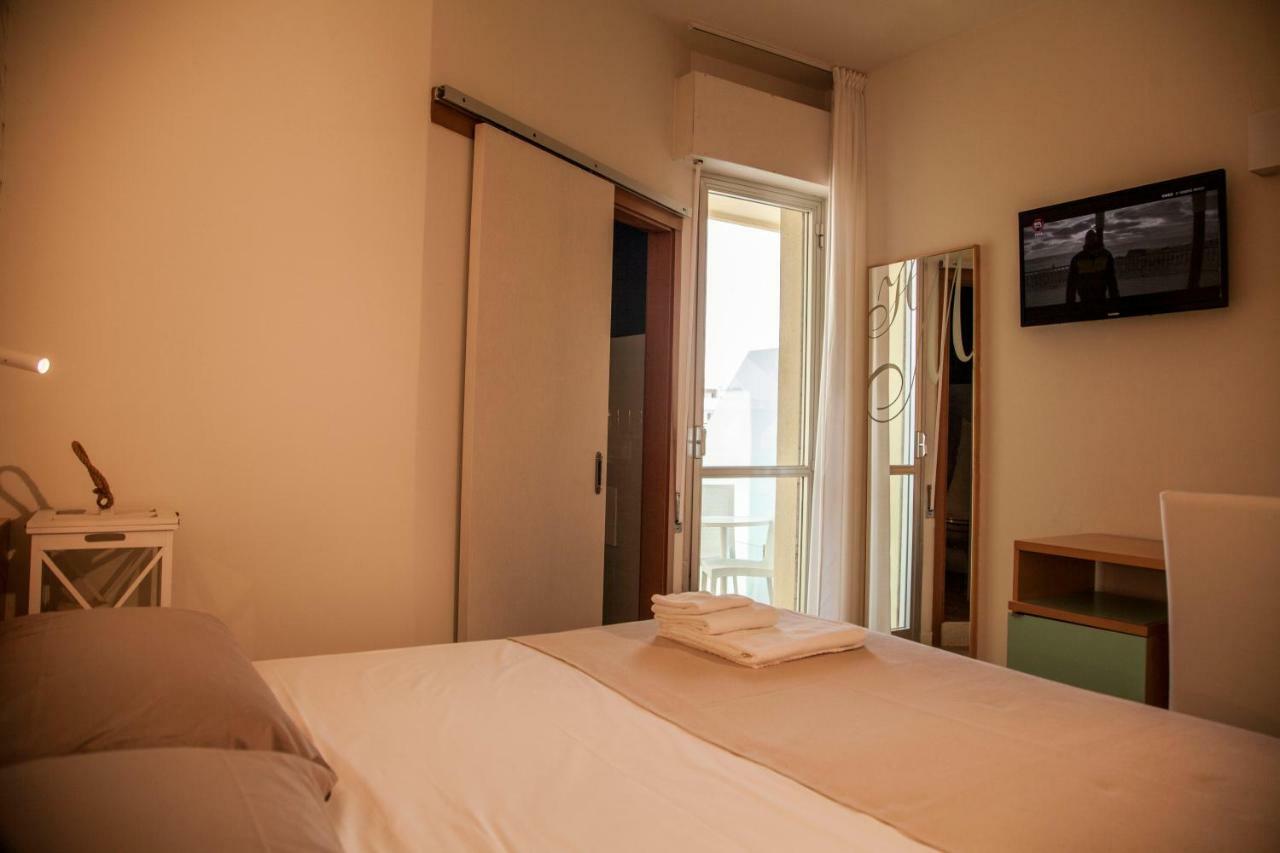 Hotel Montecarlo - Vista Mare Con Piscina & Area Fitness Ричоне Екстериор снимка