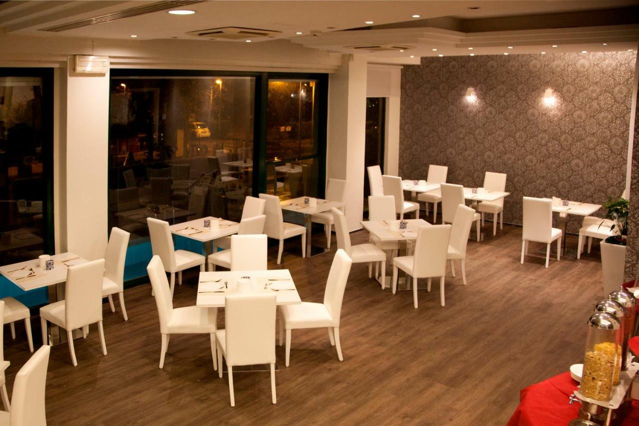 Hotel Montecarlo - Vista Mare Con Piscina & Area Fitness Ричоне Екстериор снимка
