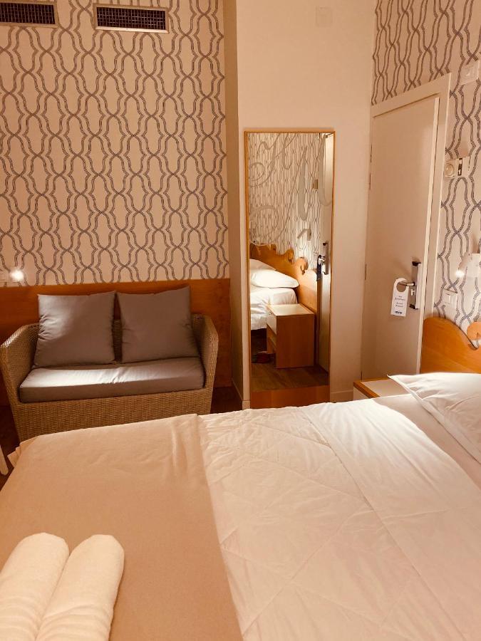 Hotel Montecarlo - Vista Mare Con Piscina & Area Fitness Ричоне Екстериор снимка